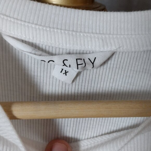 Kiss & Fly White Ruffle Sleeve Ribbed Top Size 1X Flutter Sleeve Blouse - Picture 4 of 8